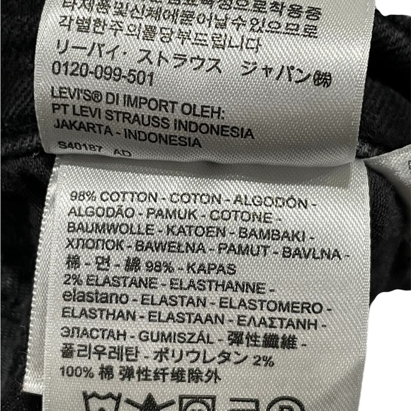 Women’s wide leg crop Levi’s. Button fly. Preloved in excellent condition. - Picture 6 of 6